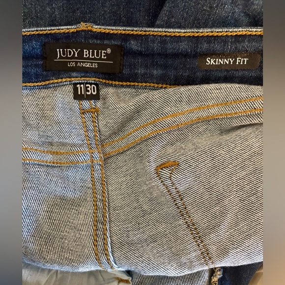 Judy Blue Mid Rise Handsand Classic
Skinny Jeans Women’s Size 11/30 - Picture 7 of 7